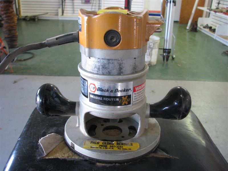 essence hoed wol West Auctions - Auction: Equipment Rental Yard in Redding, CA ITEM: Black &  Decker Deluxe Router
