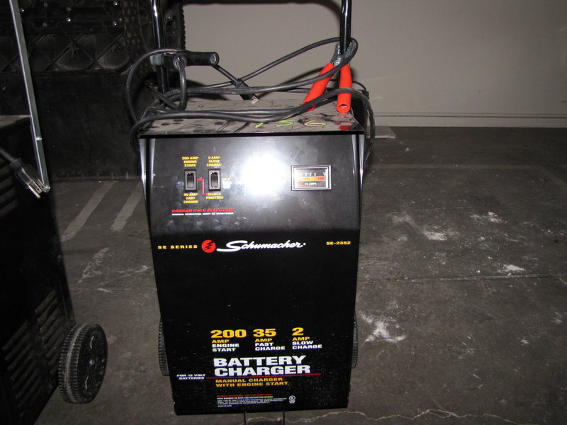 West Auctions - Auction: Calfia Builders Auction In San Jose, CA ITEM:  Schumacher Quick Start Battery Charger