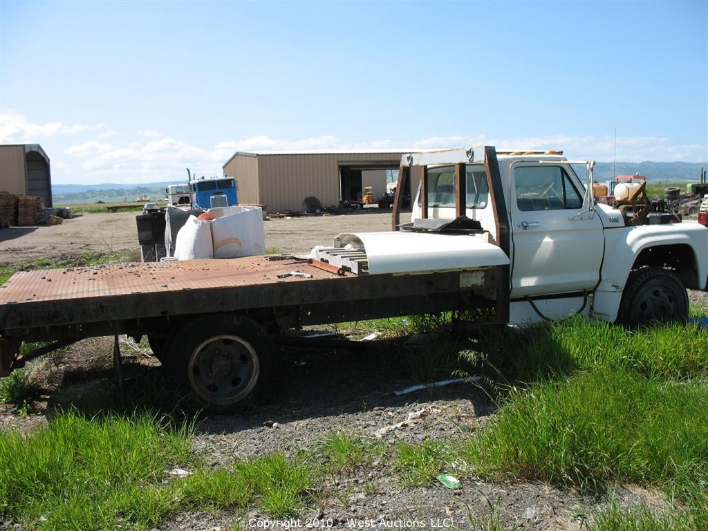 West Auctions Auction Dave S Hay Barn Inc In Esparto California Item 1973 Ford F600 Flatbed Truck Salvage