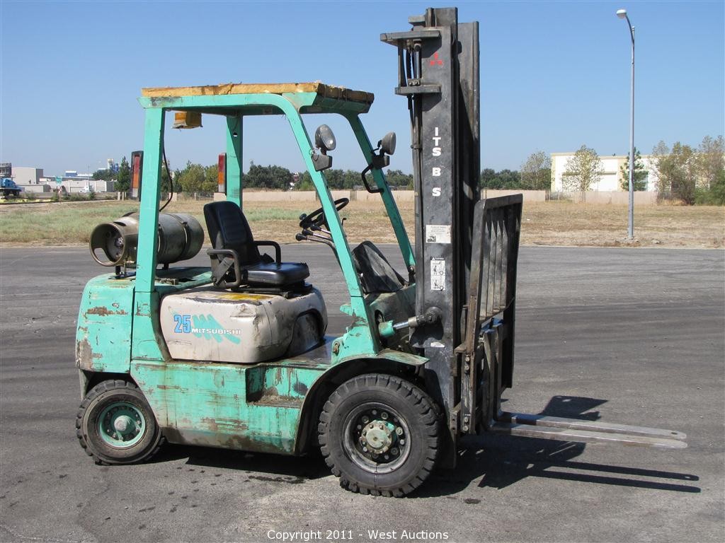 West Auctions Auction Mitsubishi Forklift And Caterpillar Forklift Item Mitsubishi Lp Forklift With 5 000 Lb Capacity