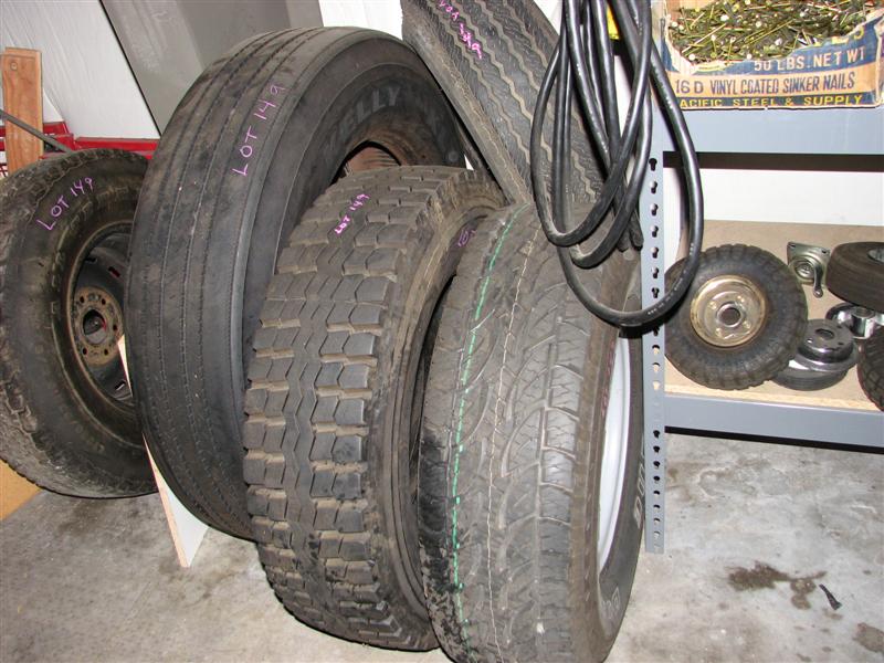 West Auctions Auction Redding Professional Movers ITEM (5) Tires