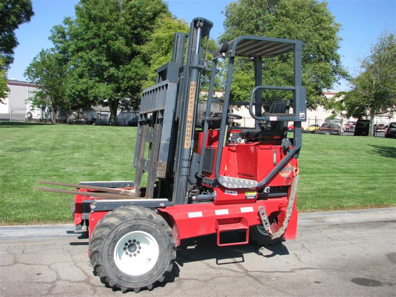 West Auctions Auction 2004 Moffett Piggyback Forklift ITEM 2004