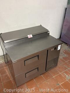 True TPP-44D- 2 Pizza Prep Table With Refrigerator Base