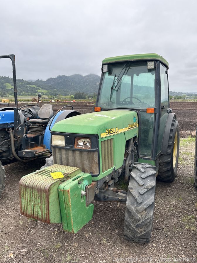 John Deere 5520N 4WD Orchard/Vineyard Tractor Auction | West