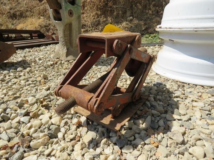 West Auctions Auction Complete Farm Liquidation ITEM Scissor Jack