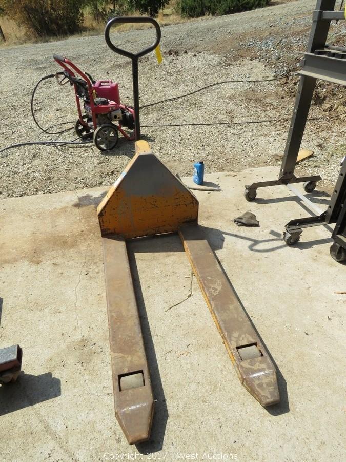 West Auctions Auction Complete Farm Liquidation ITEM Pallet Jack