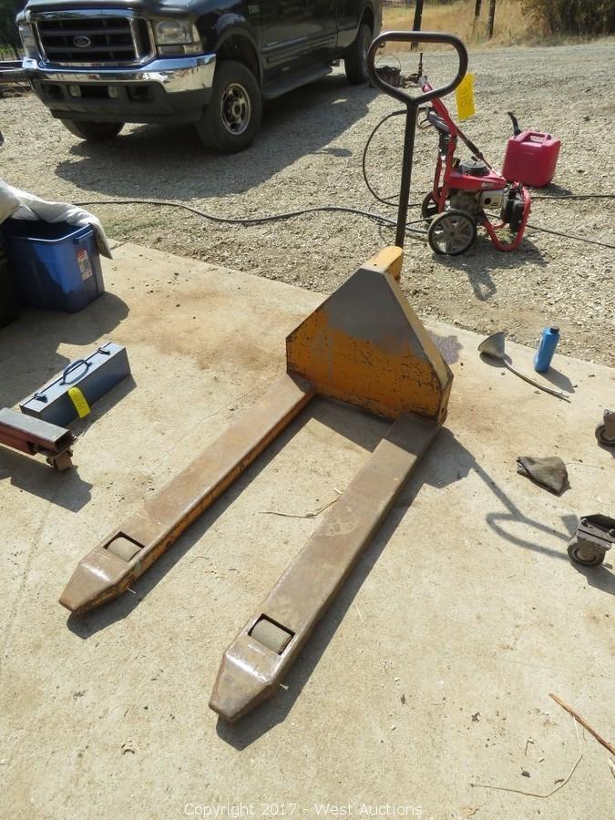 West Auctions Auction Complete Farm Liquidation ITEM Pallet Jack