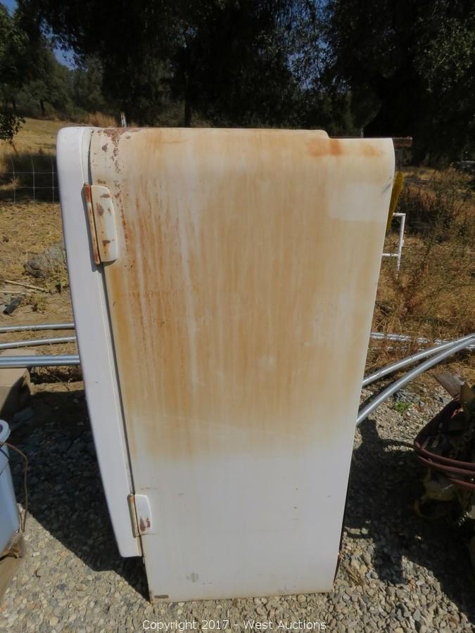 West Auctions Auction Complete Farm Liquidation ITEM Vintage Servel