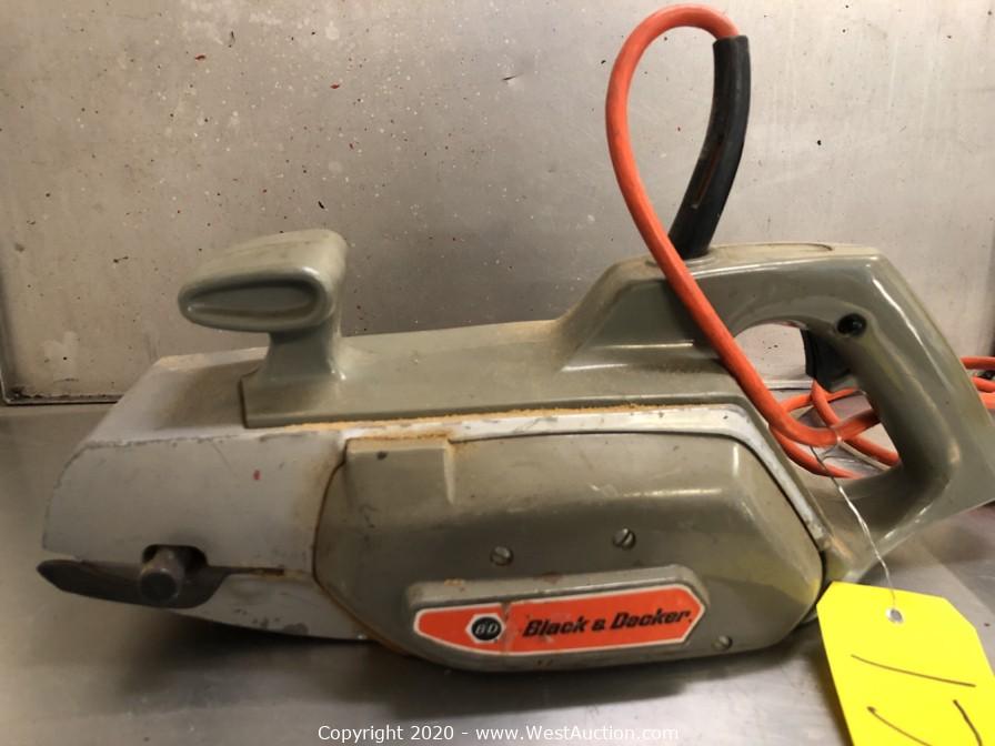 West Auctions Auction Cub's Garage Auction ITEM Black & Decker Belt