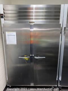 Traulsen G20010 Traulsen G20010 52" G Series 2-Section Solid Door Reach-in Commercial Refrigerator