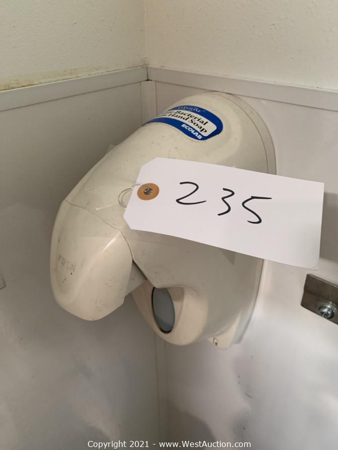 West Auctions Auction Indoor Playground & Restaurant Auction ITEM Marathon Manual Pull Paper