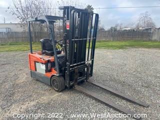 2011 Toyota 2600lb Capacity Electric Forklift