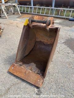 24” Dig Out Bucket For Case 