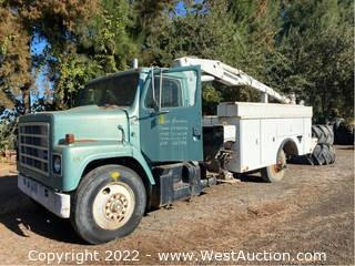 1982 International 2275 Crane Truck