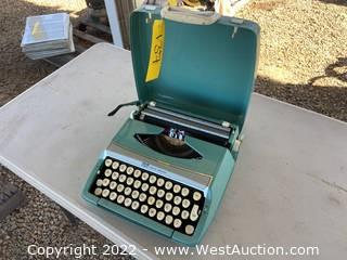 1960s Vintage Smith-Corona Corsair Deluxe Typewriter