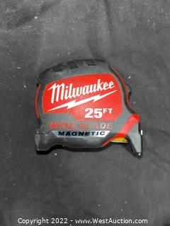(1) Milwaukee 25' Wide Blade Magnetic Tape Measure 