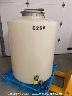 250 Gallon Poly Tank With Lid And Fittings 