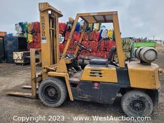 KOMATSU 6,000 lbs Capacity Propane Forklift 