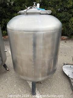 Stainless Steel 185-Gallon 30 Psi Brewing Liquid Storage Tank 