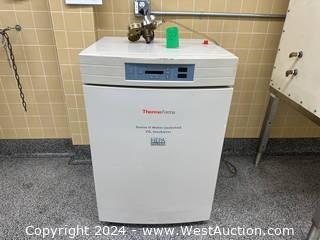 ThermoForma Series II Water Jacketed CO2 Incubator Model 3110