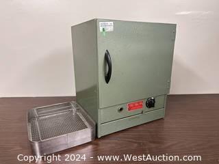 The Grieve Corporation Model L0-200C Laboratory Oven 