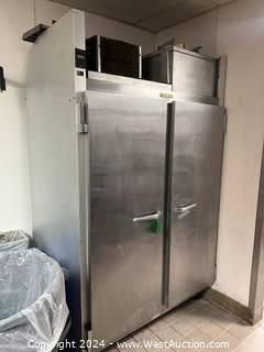 Traulsen G22010 52" Two Section Reach In Freezer